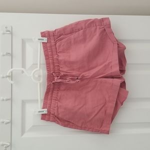 Salmon-colored linen shorts